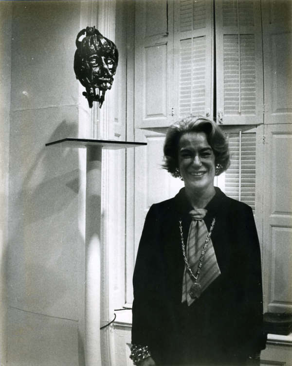 Sally Iselin with portrait of Dorothea Straus